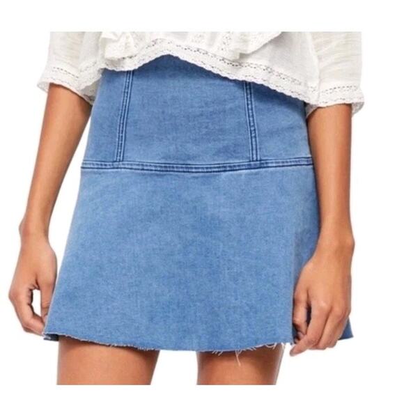 Free People Highlands Denim Blue Asymmetrical Skater Mini Skirt Raw Hem Sz 6 - Picture 3 of 7